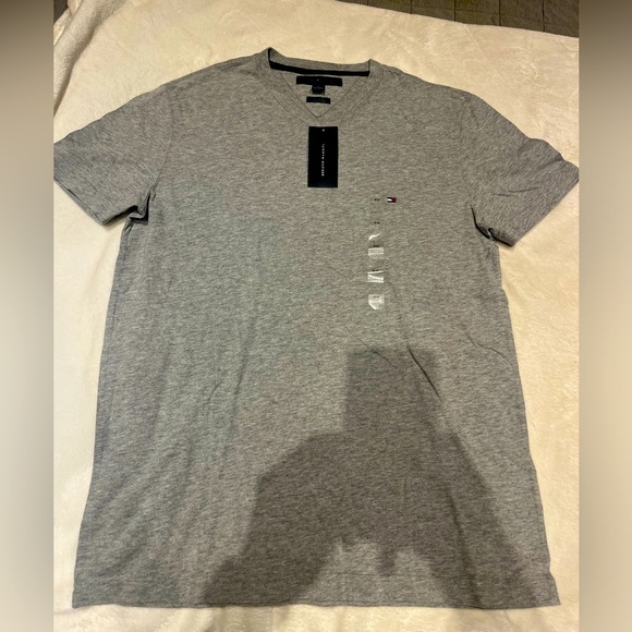 New Tommy Hilfiger grey t-shirt - Picture 1 of 2